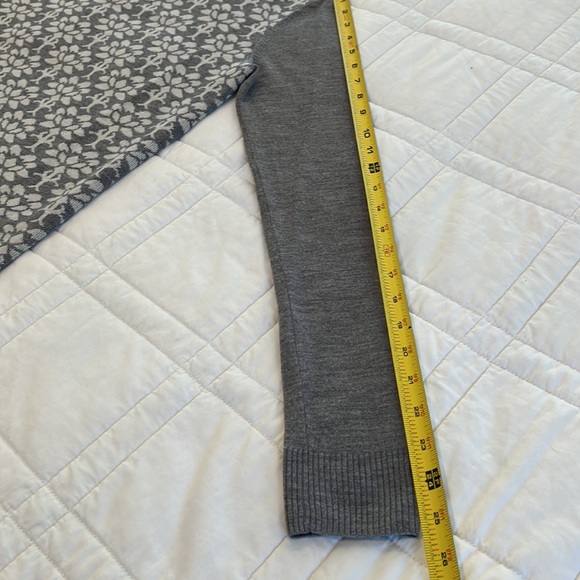 Uniqlo sweater - Picture 5 of 12